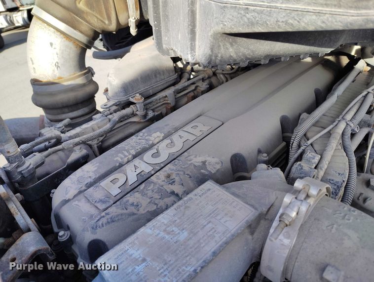 image for item DT0871 2018 Peterbilt 579 semi truck