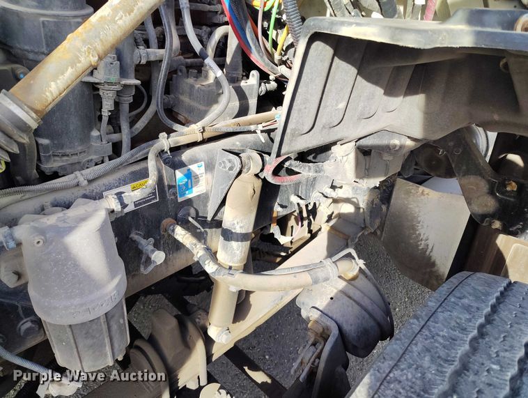 image for item DT0871 2018 Peterbilt 579 semi truck