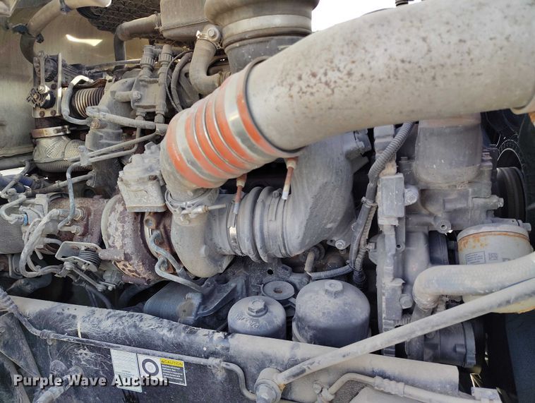 image for item DT0871 2018 Peterbilt 579 semi truck