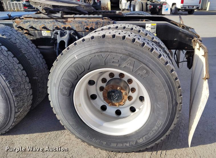 image for item DT0871 2018 Peterbilt 579 semi truck