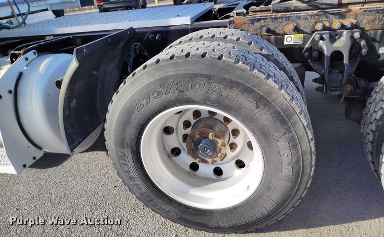 image for item DT0871 2018 Peterbilt 579 semi truck