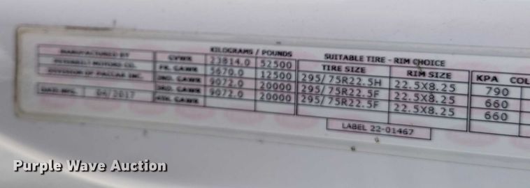 image for item DT0871 2018 Peterbilt 579 semi truck