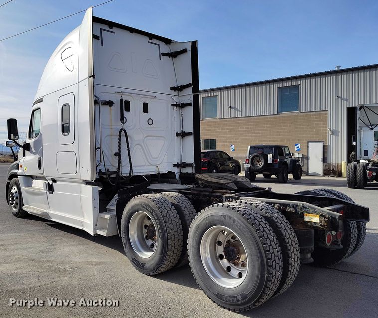 image for item DT0872 2016 Freightliner Cascadia 125 semi truck