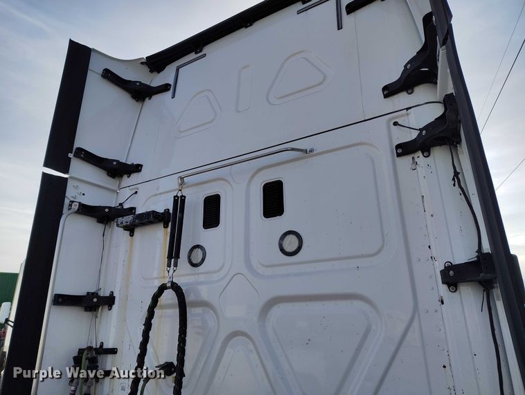 image for item DT0872 2016 Freightliner Cascadia 125 semi truck