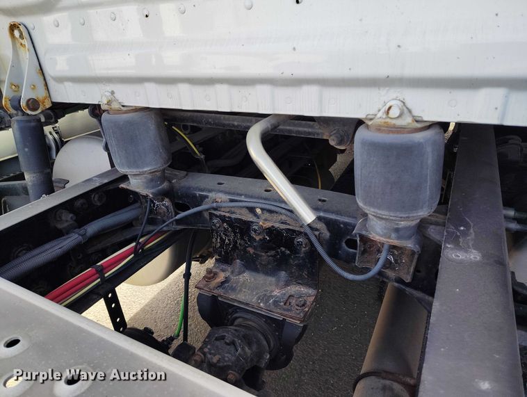 image for item DT0872 2016 Freightliner Cascadia 125 semi truck