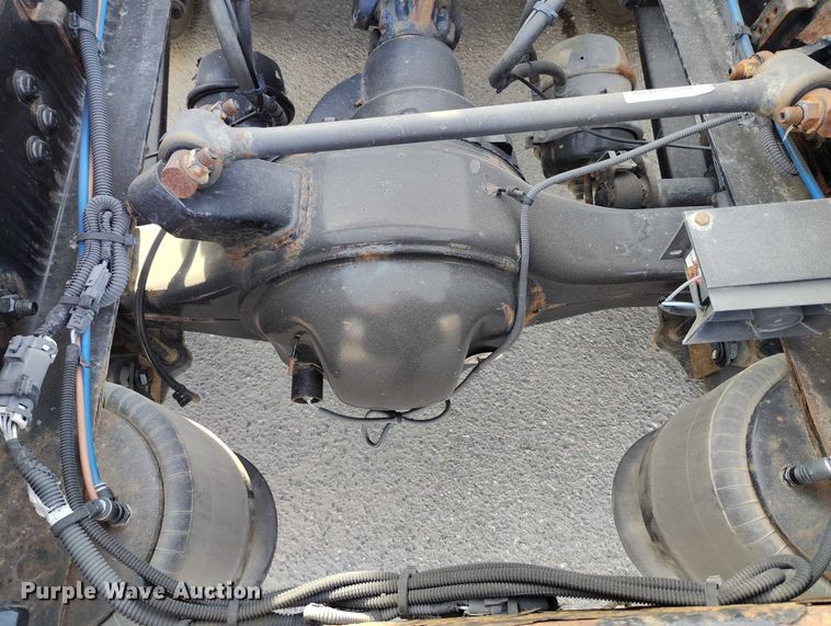 image for item DT0872 2016 Freightliner Cascadia 125 semi truck