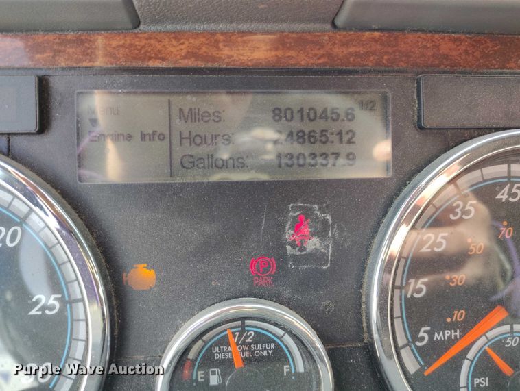 image for item DT0872 2016 Freightliner Cascadia 125 semi truck