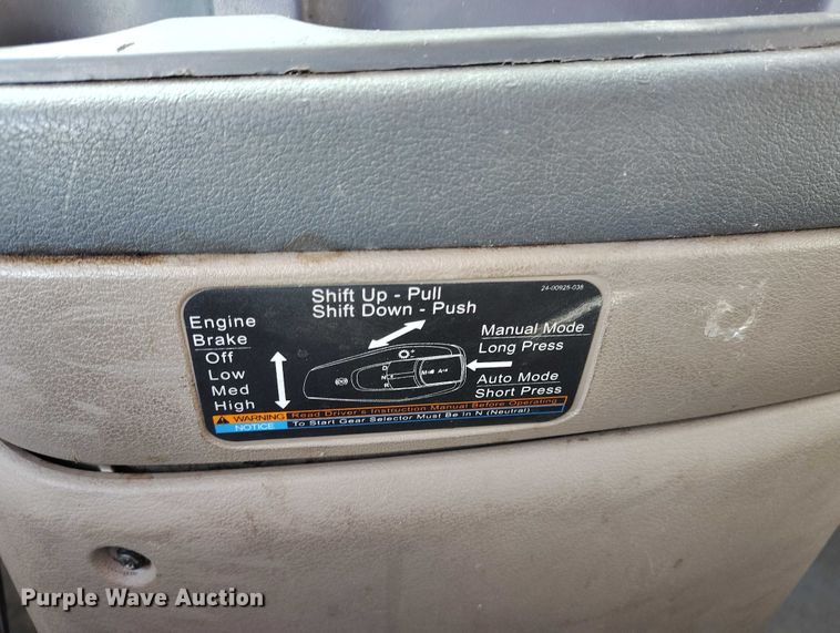 image for item DT0872 2016 Freightliner Cascadia 125 semi truck