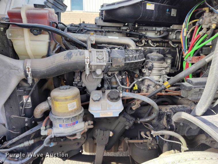 image for item DT0872 2016 Freightliner Cascadia 125 semi truck