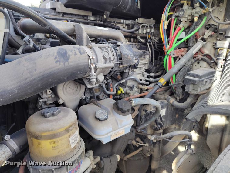 image for item DT0872 2016 Freightliner Cascadia 125 semi truck