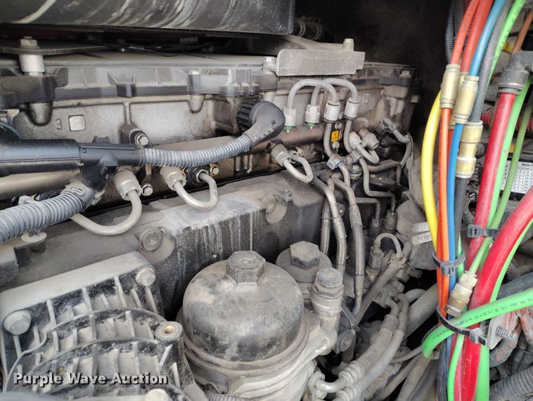 image for item DT0872 2016 Freightliner Cascadia 125 semi truck