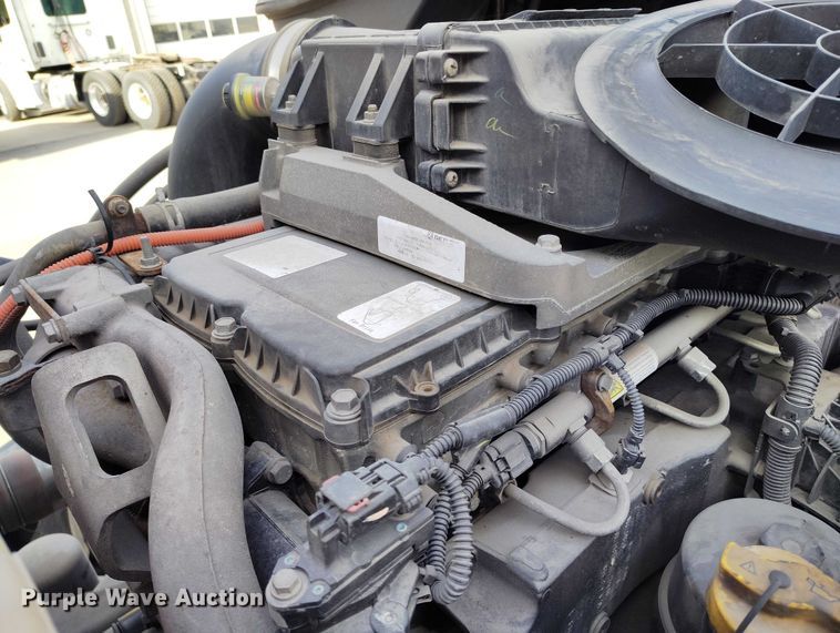 image for item DT0872 2016 Freightliner Cascadia 125 semi truck