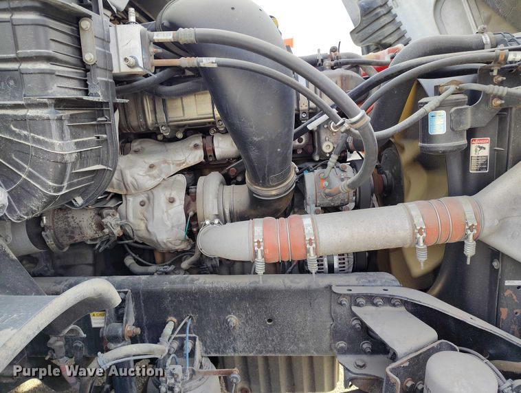 image for item DT0872 2016 Freightliner Cascadia 125 semi truck