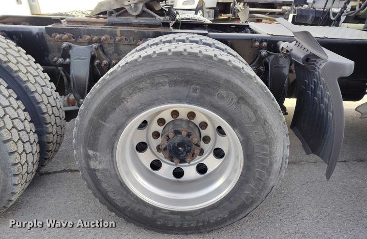 image for item DT0872 2016 Freightliner Cascadia 125 semi truck