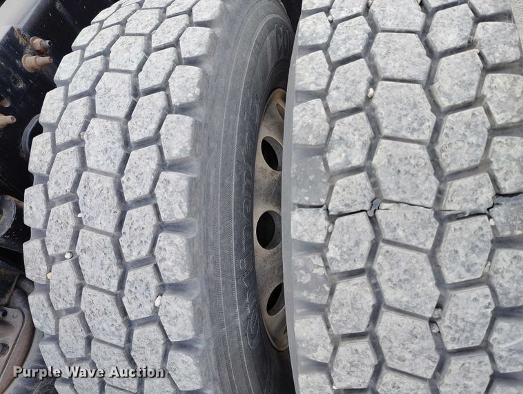 image for item DT0872 2016 Freightliner Cascadia 125 semi truck