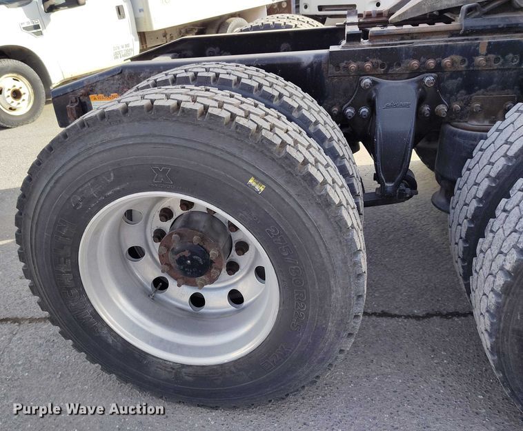 image for item DT0872 2016 Freightliner Cascadia 125 semi truck