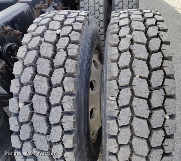 image for item DT0872 2016 Freightliner Cascadia 125 semi truck