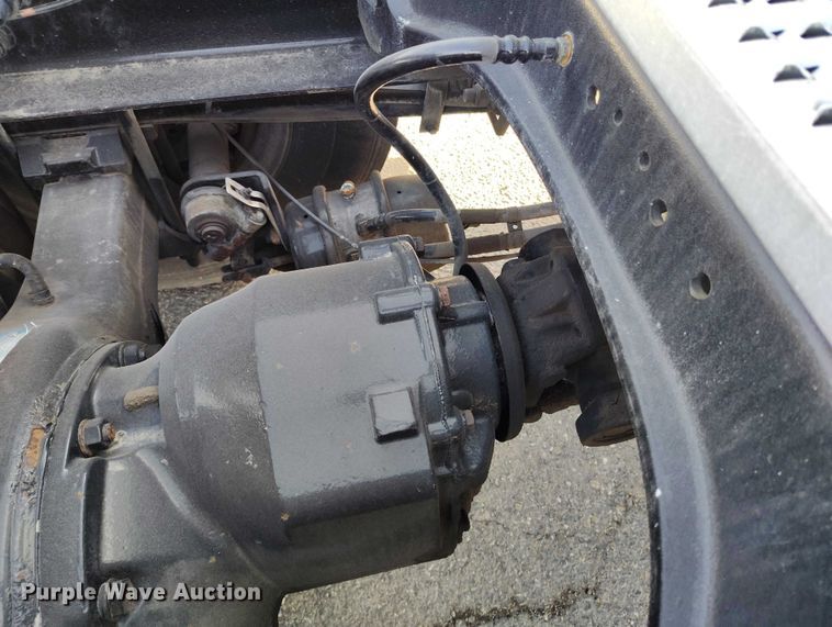 image for item DT0873 2018 Peterbilt 579 semi truck