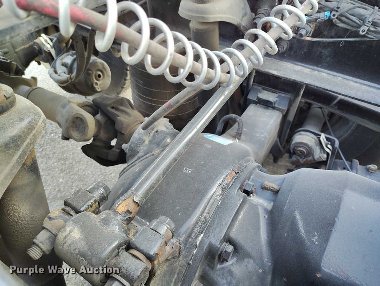 image for item DT0873 2018 Peterbilt 579 semi truck