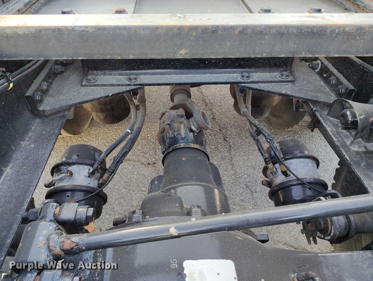 image for item DT0873 2018 Peterbilt 579 semi truck