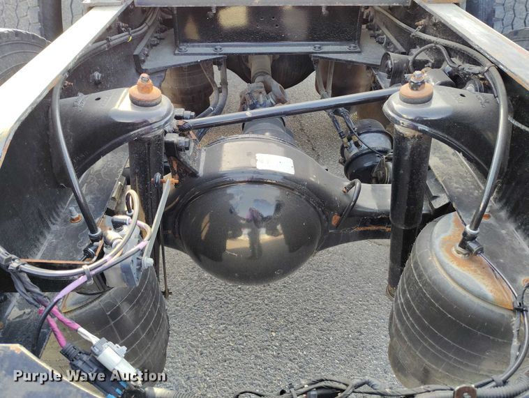 image for item DT0873 2018 Peterbilt 579 semi truck