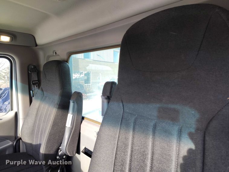 image for item DT0873 2018 Peterbilt 579 semi truck