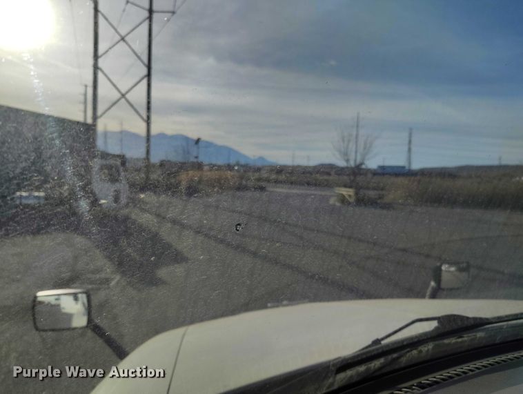 image for item DT0873 2018 Peterbilt 579 semi truck