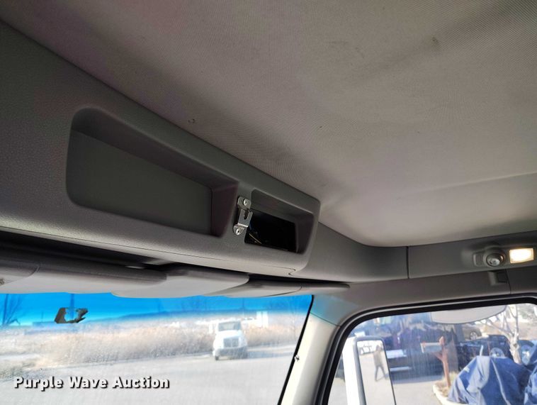 image for item DT0873 2018 Peterbilt 579 semi truck