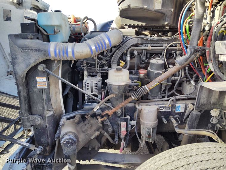 image for item DT0873 2018 Peterbilt 579 semi truck