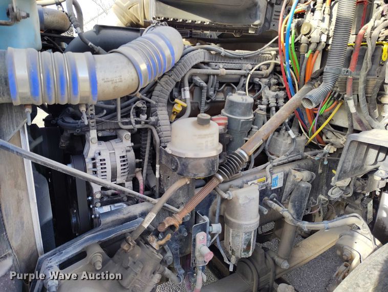 image for item DT0873 2018 Peterbilt 579 semi truck