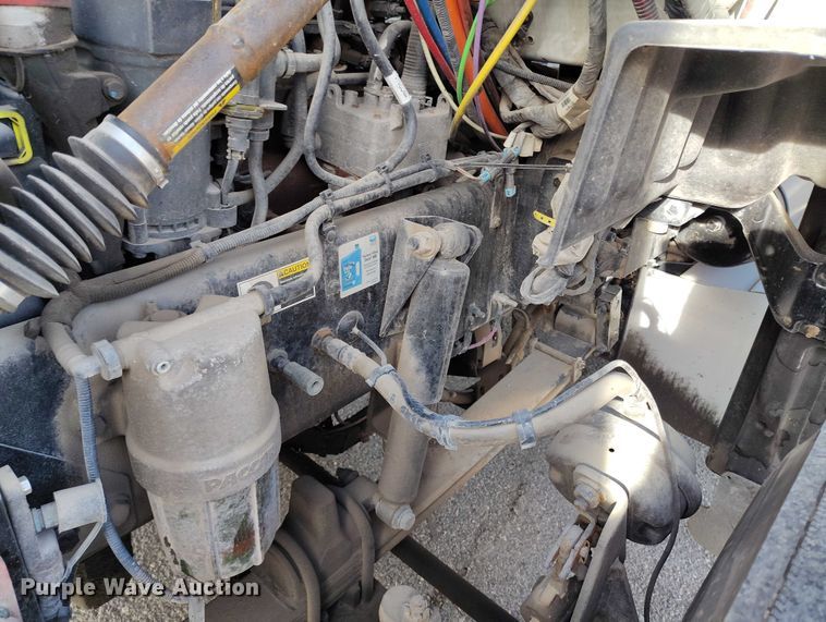 image for item DT0873 2018 Peterbilt 579 semi truck