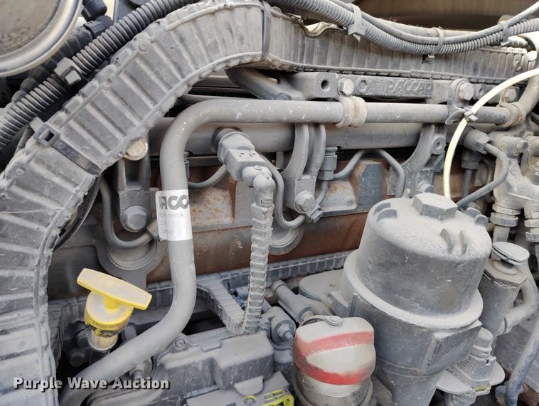 image for item DT0873 2018 Peterbilt 579 semi truck