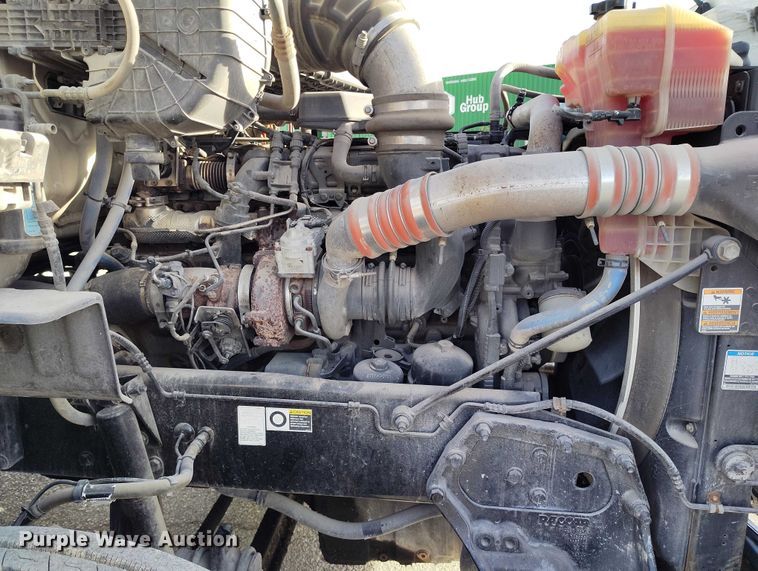 image for item DT0873 2018 Peterbilt 579 semi truck