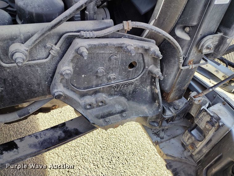 image for item DT0873 2018 Peterbilt 579 semi truck