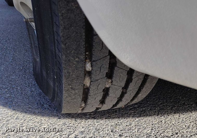 image for item DT0873 2018 Peterbilt 579 semi truck