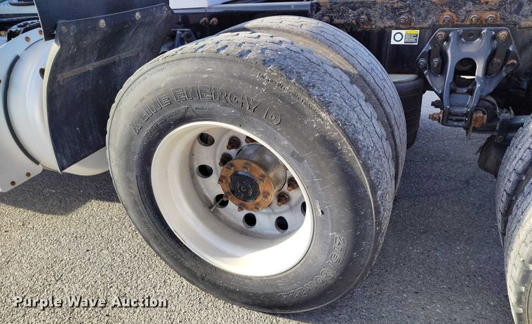 image for item DT0873 2018 Peterbilt 579 semi truck