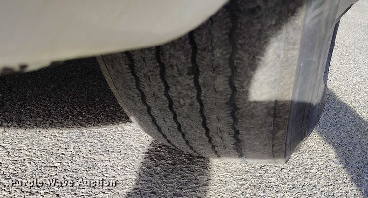 image for item DT0873 2018 Peterbilt 579 semi truck