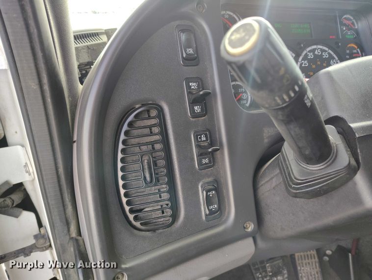 image for item DT0882 2017 Freightliner Business Class M2 delivery truck