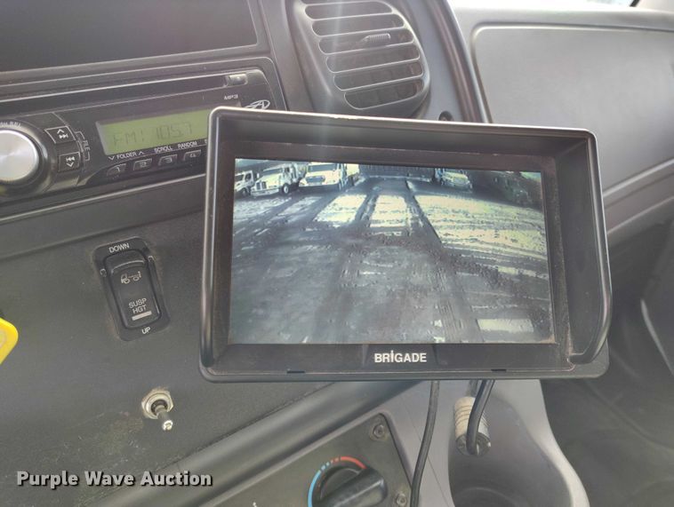 image for item DT0882 2017 Freightliner Business Class M2 delivery truck