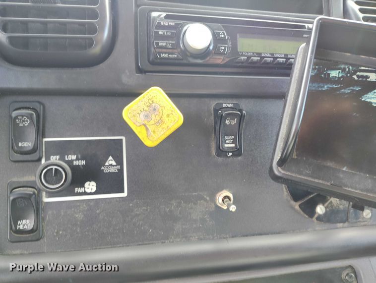 image for item DT0882 2017 Freightliner Business Class M2 delivery truck