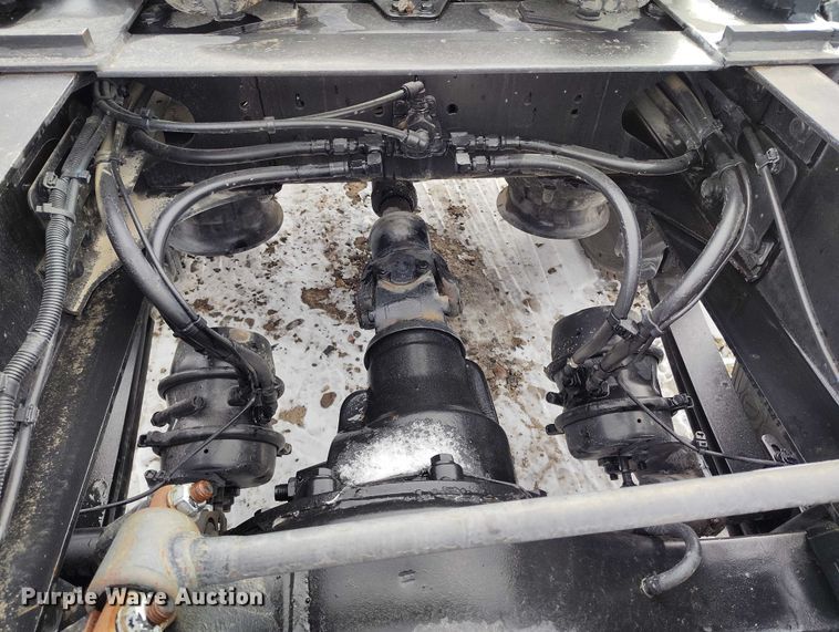 image for item DT0884 2016 Freightliner Cascadia 113 semi truck