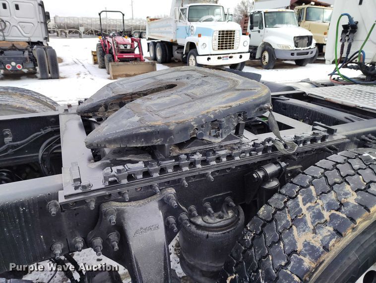 image for item DT0884 2016 Freightliner Cascadia 113 semi truck