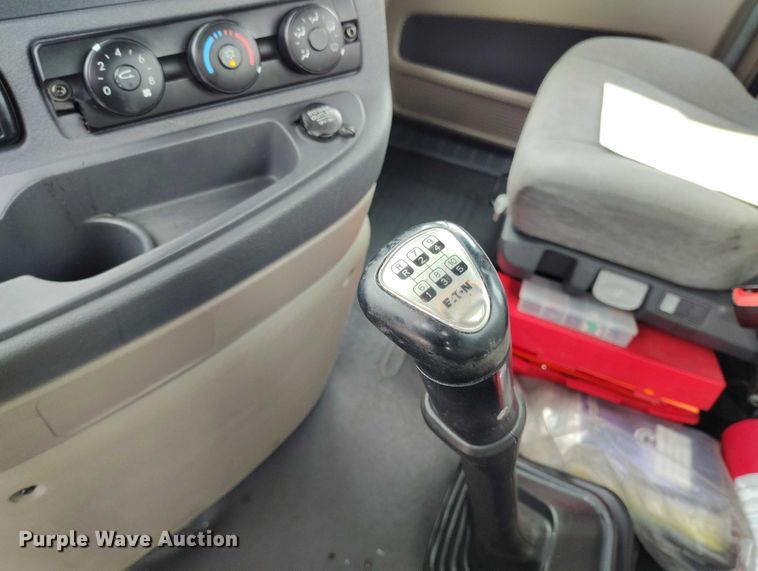 image for item DT0884 2016 Freightliner Cascadia 113 semi truck