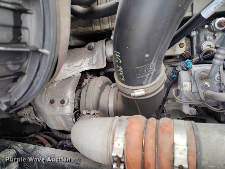 image for item DT0884 2016 Freightliner Cascadia 113 semi truck