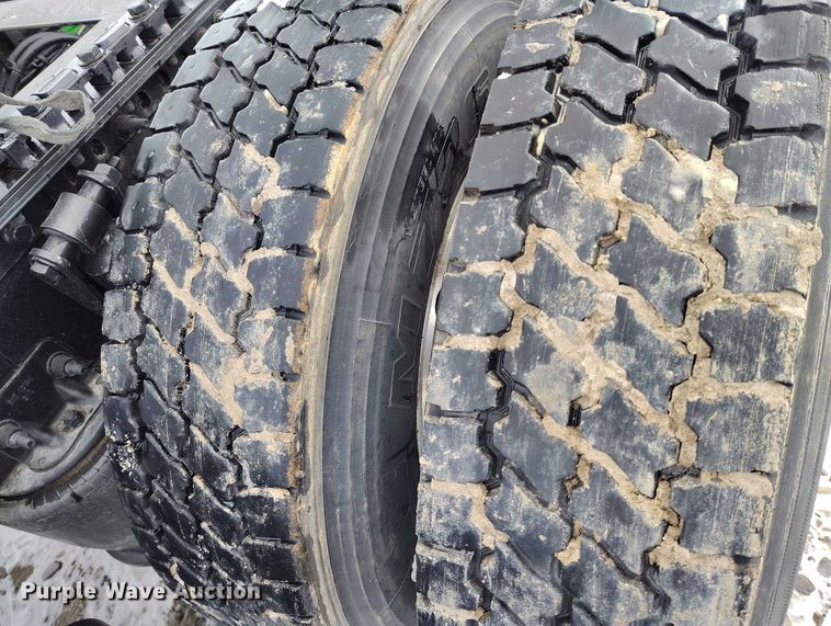 image for item DT0884 2016 Freightliner Cascadia 113 semi truck