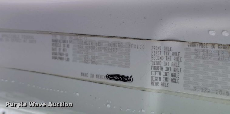 image for item DT0884 2016 Freightliner Cascadia 113 semi truck