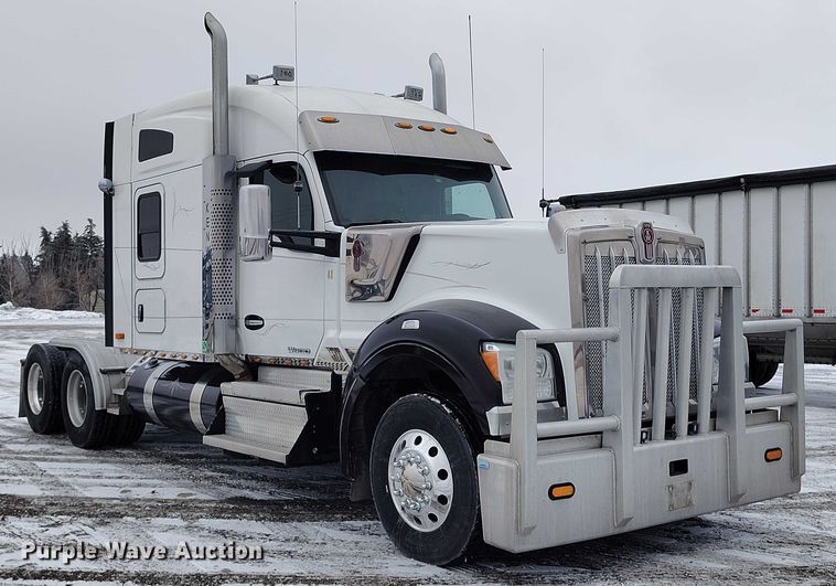 image for item DT0889 2020 Kenworth W990 semi truck