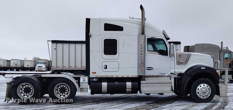 image for item DT0889 2020 Kenworth W990 semi truck