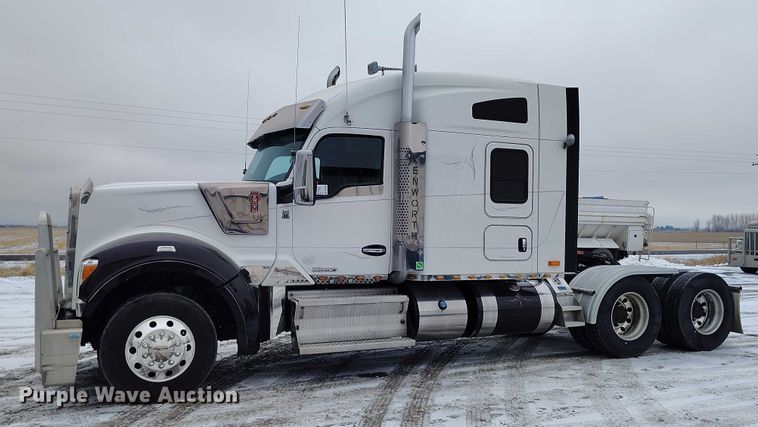 image for item DT0889 2020 Kenworth W990 semi truck