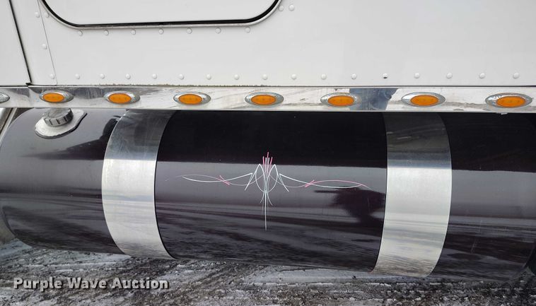 image for item DT0889 2020 Kenworth W990 semi truck